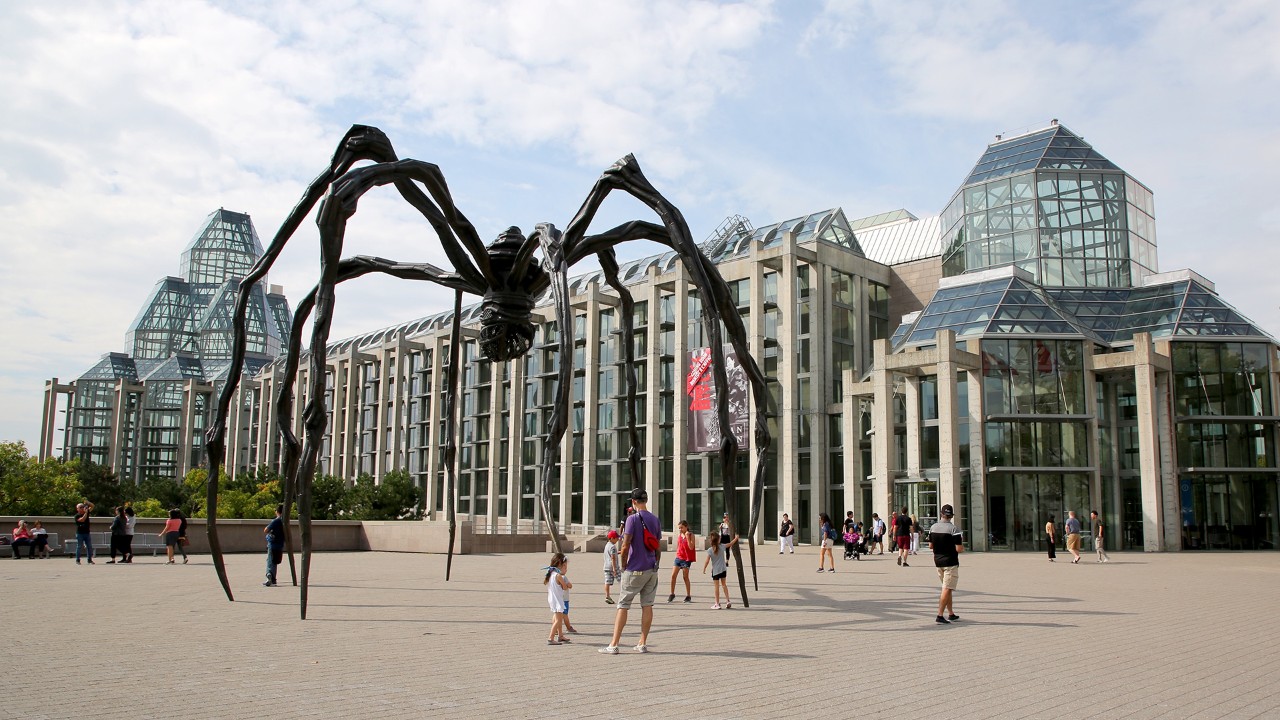  Maman, a giant spider sculpture, guards the National Gallery of Canada.