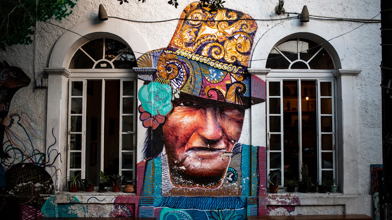 The Big Sur Café Orgánico features a striking mural