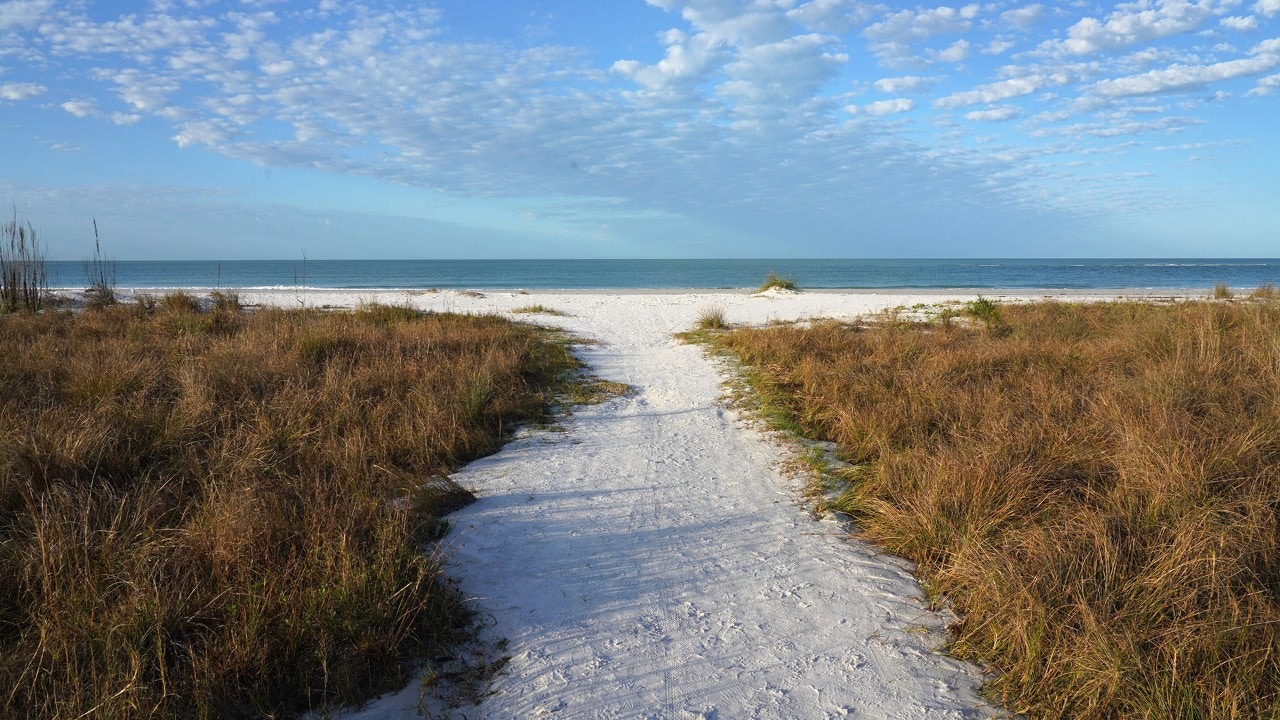 Siesta Beach features wide-open spaces.