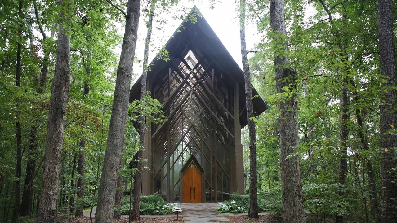 Architect Maurice Jennings from Fayetteville, Arkansas, designed the Anthony Chapel.