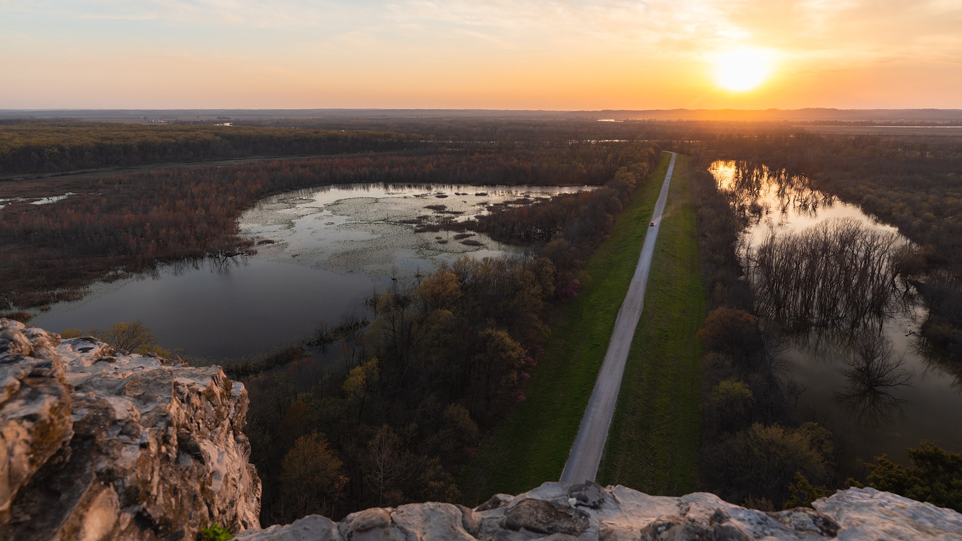 A short hike leads to Inspiration Point in Southern Illinois.