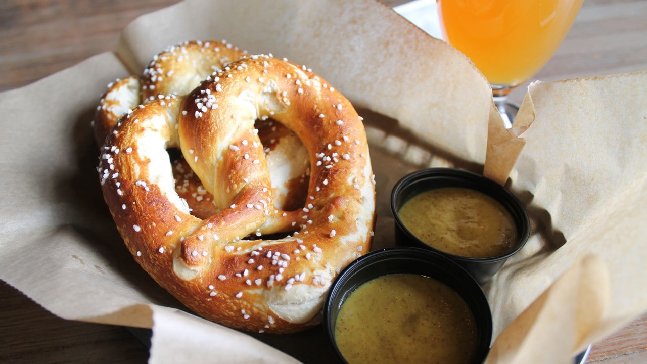 Soft pretzels with mustard at Batch Brewing.