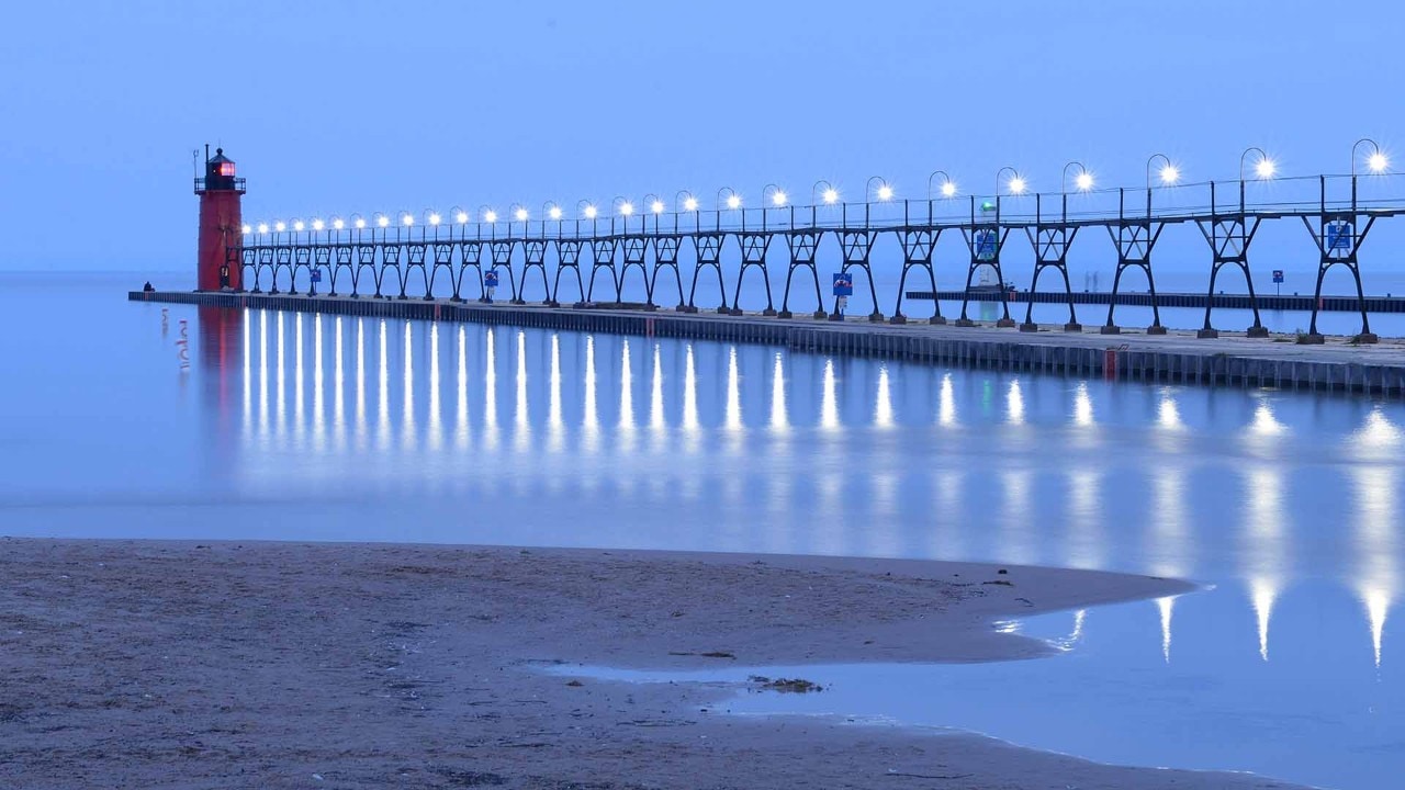 https://www.enterprise.com/en/inspiration/drives/things-to-do-south-haven/_jcr_content/root/teaser_image.coreimg.jpeg/1697212328211/michigan-beaches-25.jpeg