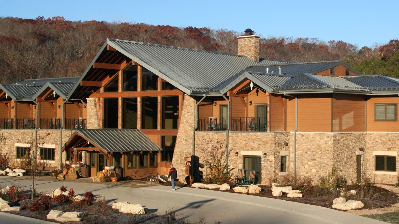 The Echo Bluff State Park features a lodge with 20 guest rooms, a restaurant and a store. Six detached cabins are nearby.