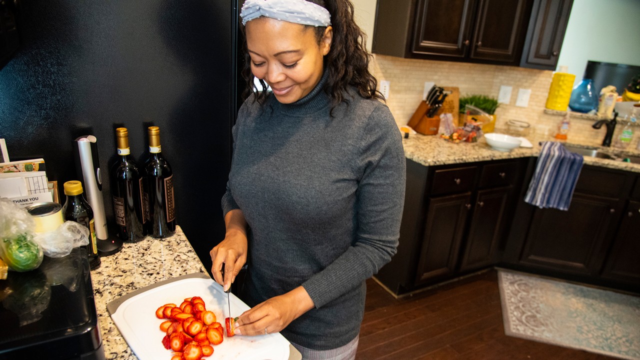 Hailima slices strawberries for the Chilean borgoña, a festive red wine cocktail.
