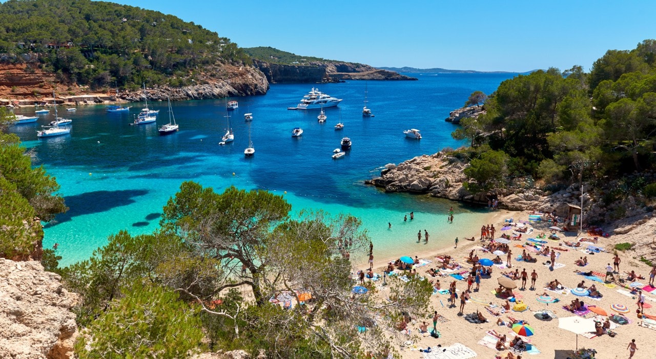  Playa y cala Cala Salada en Ibiza